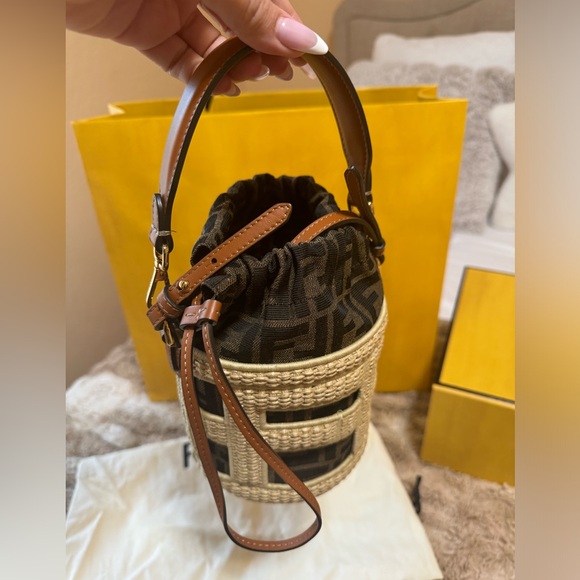 Authentic FENDI  Mini Bag (Leather and Fabric) Beautiful handbag brand new. - Picture 5 of 7